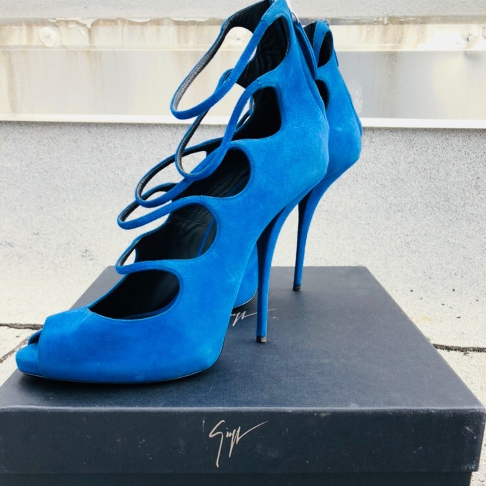 Giuseppe Zanotti blue suede strappy shoe (US 10)